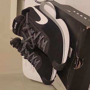 Nike D/MS/X Waffle size 12 used with box in great condition!